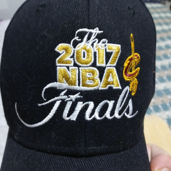NWOT Cleveland Cavaliers Hat - Picture 3 of 4